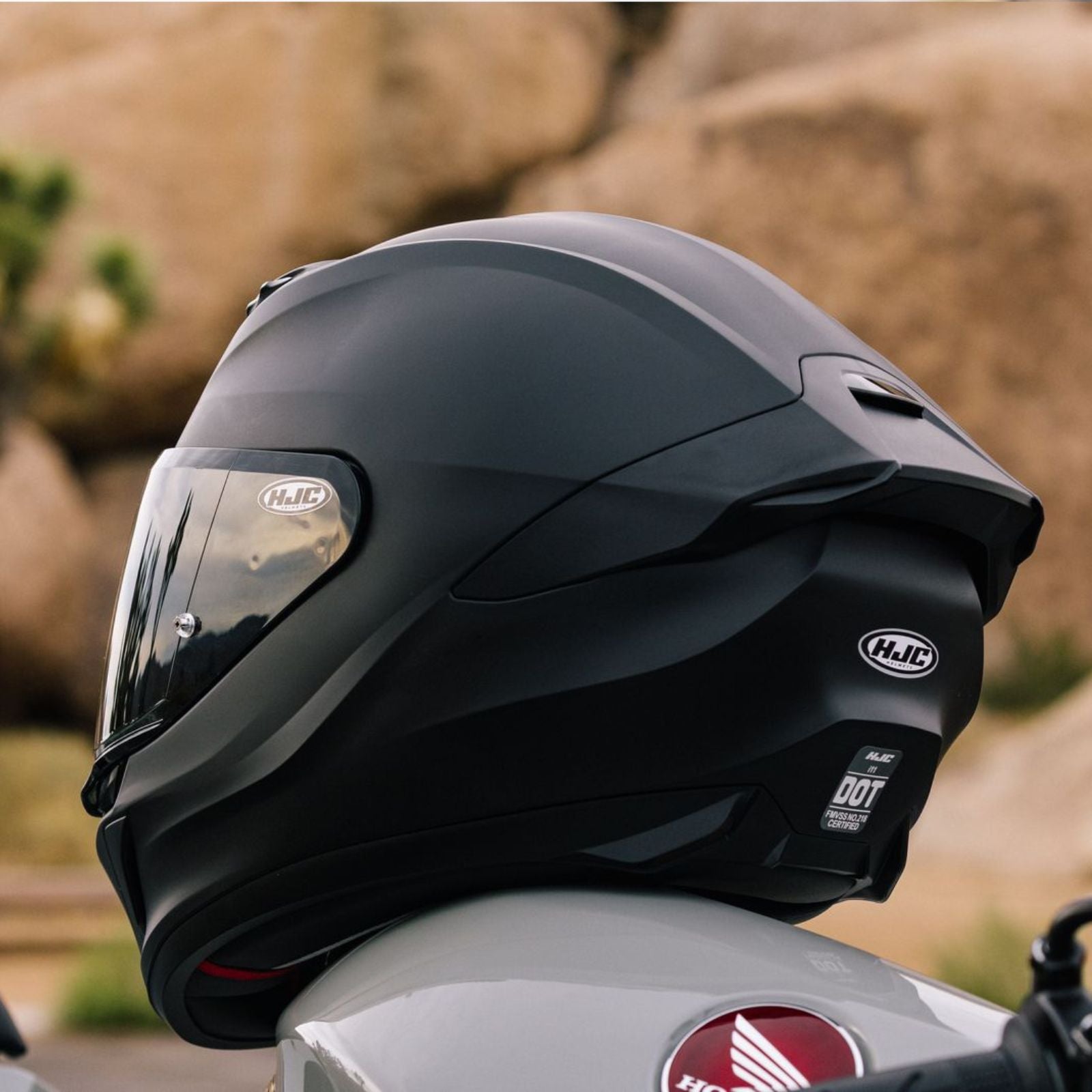 HJC i11 Solid Full Face Motorcycle Helmet