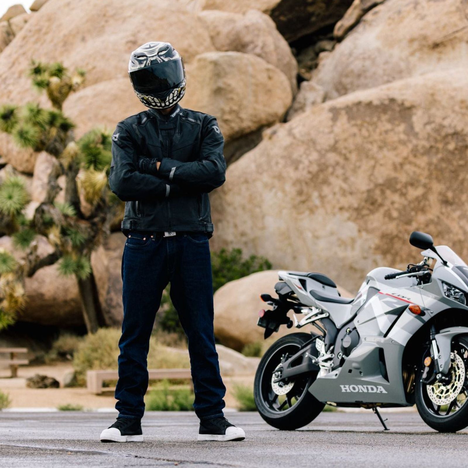 HJC i11 Acid Skull Full Face Motorcycle Helmet